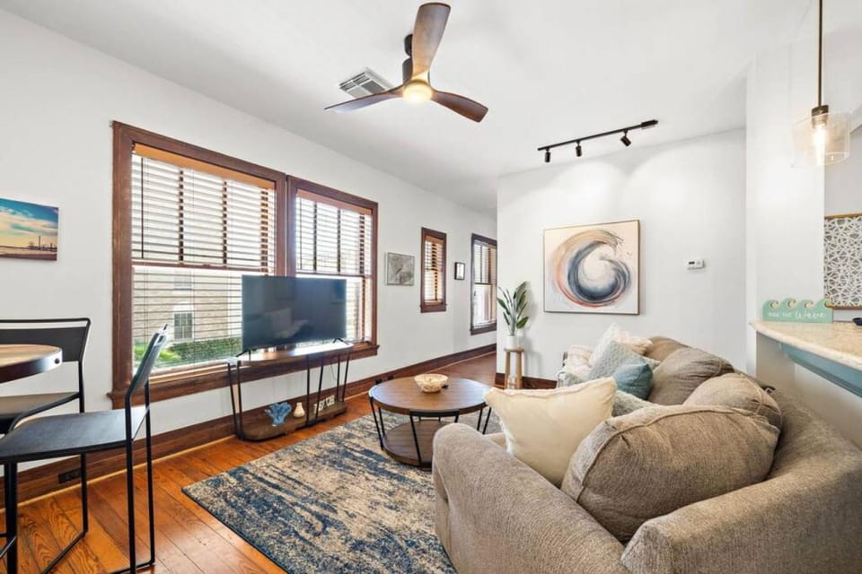 Downtown loft in the perfect location for all things Galveston Apartment in Texas City