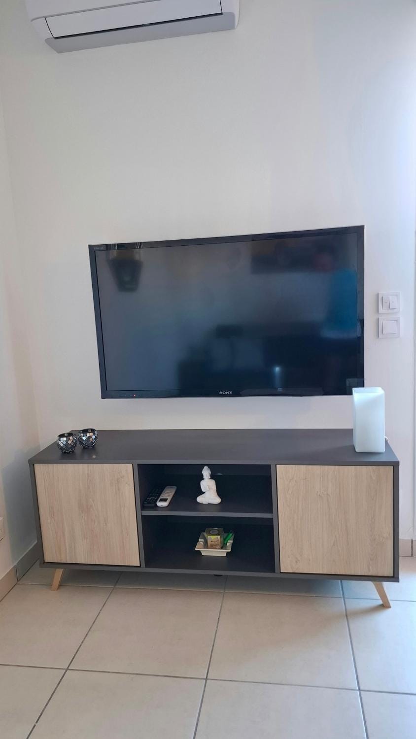 Grand studio front de mer climatisé-piscine-parking- Juan les pins Apartment in Antibes