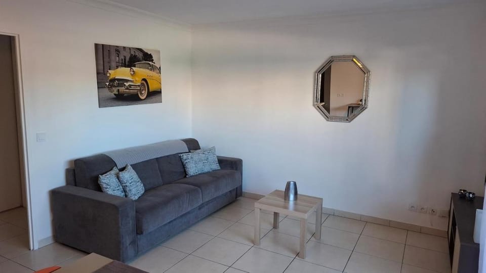 Grand studio front de mer climatisé-piscine-parking- Juan les pins Apartment in Antibes