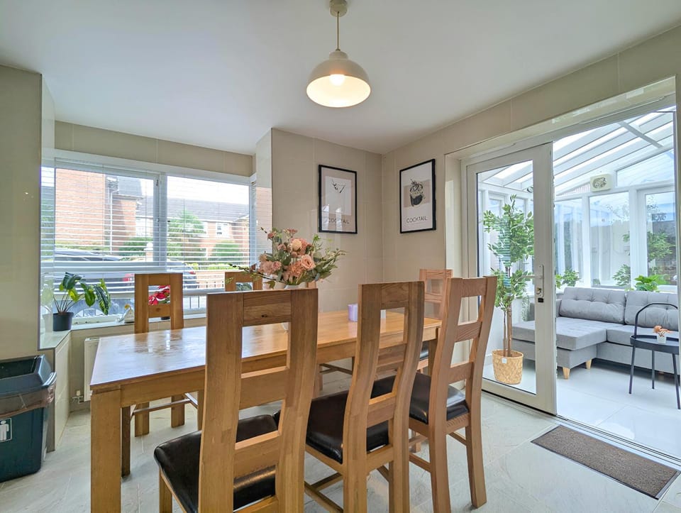 Spacious 5BR Home Near Central Liverpool Parking House in Liverpool