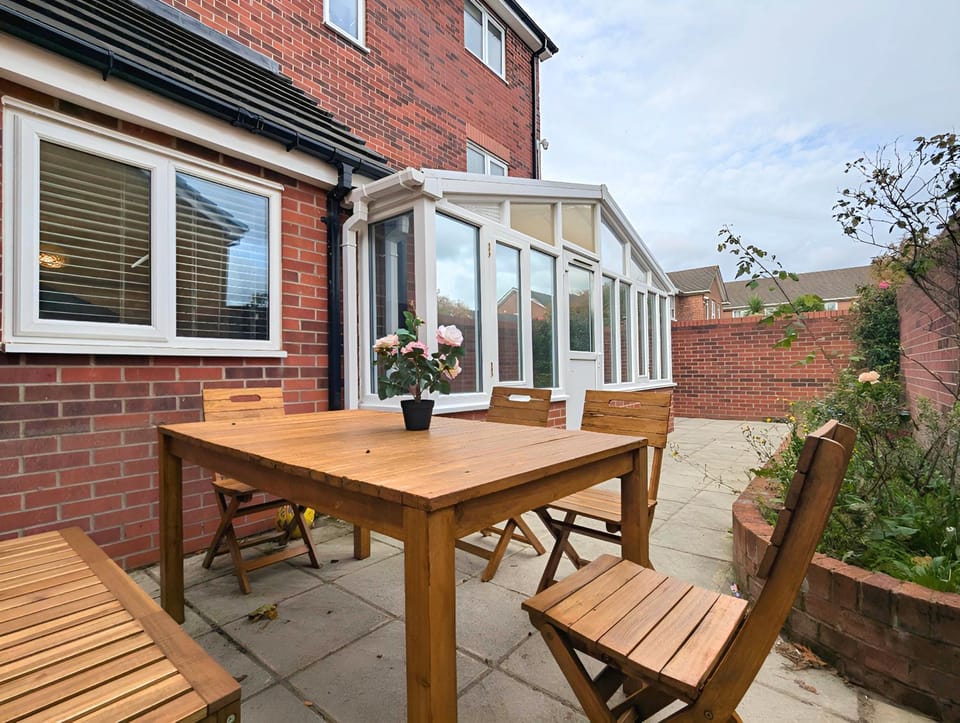 Spacious 5BR Home Near Central Liverpool Parking House in Liverpool