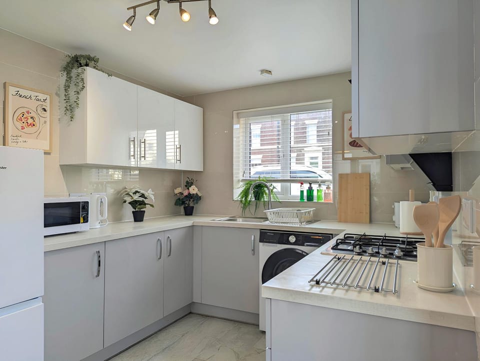Spacious 5BR Home Near Central Liverpool Parking House in Liverpool