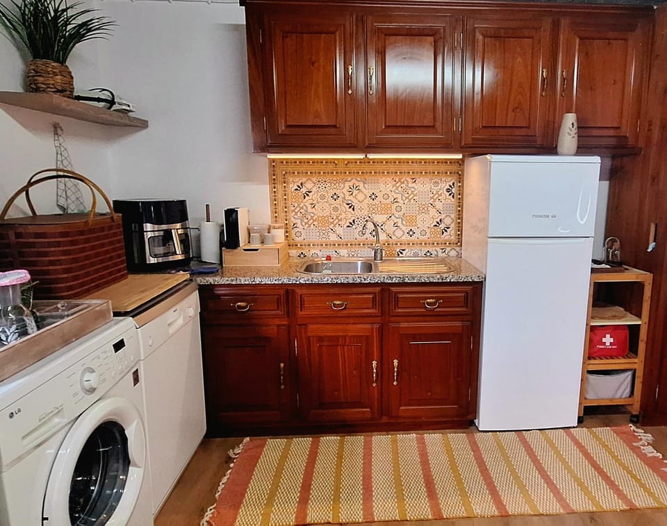 Coffee/tea facilities, Kitchen or kitchenette, toaster, washing machine