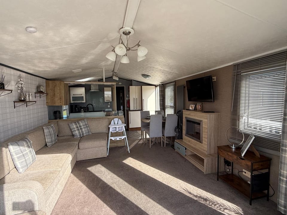 Sunnymede i2 - Hot tub caravan with ramped decking, pet friendly - Meadow Lakes Caravan & Lodge Hire Apartment in Ingoldmells