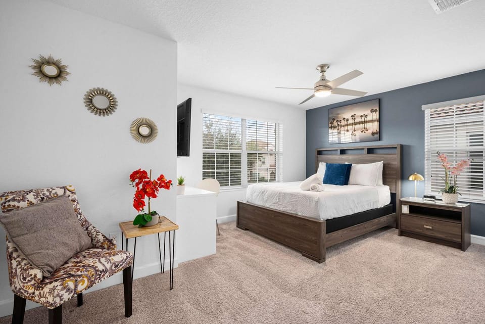 Free waterpark private heated pool near Disney Apartment in Four Corners