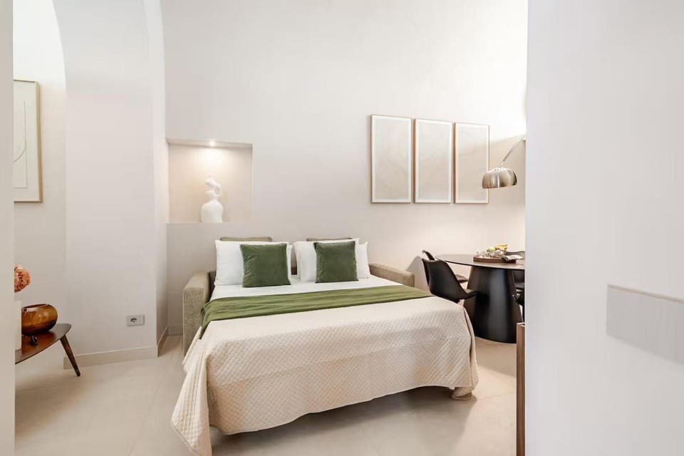 Bed, Photo of the whole room