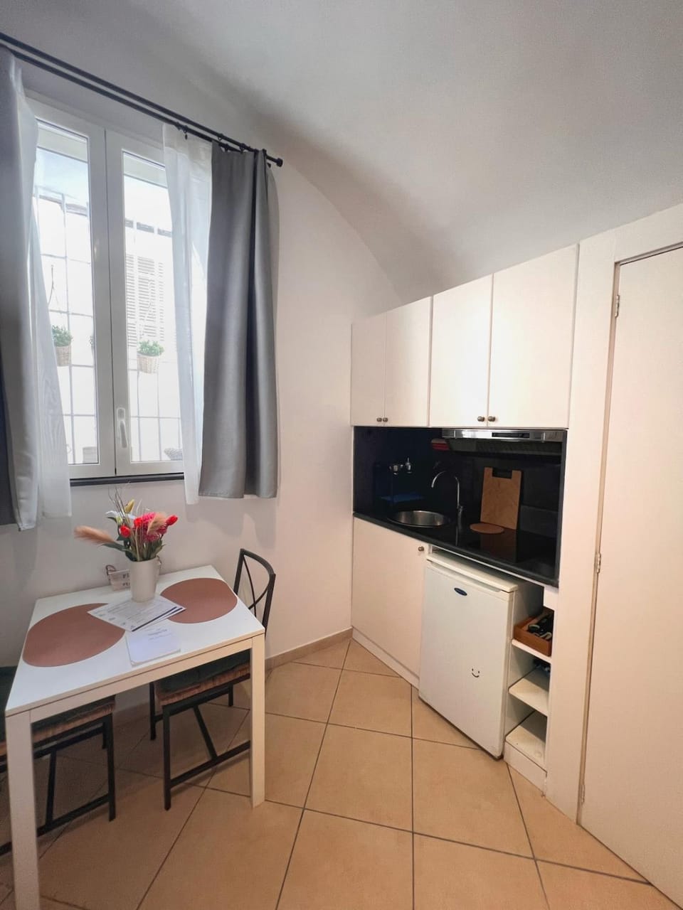 Kitchen or kitchenette, stove