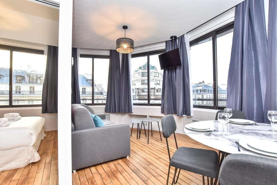 Seating area, Dining area