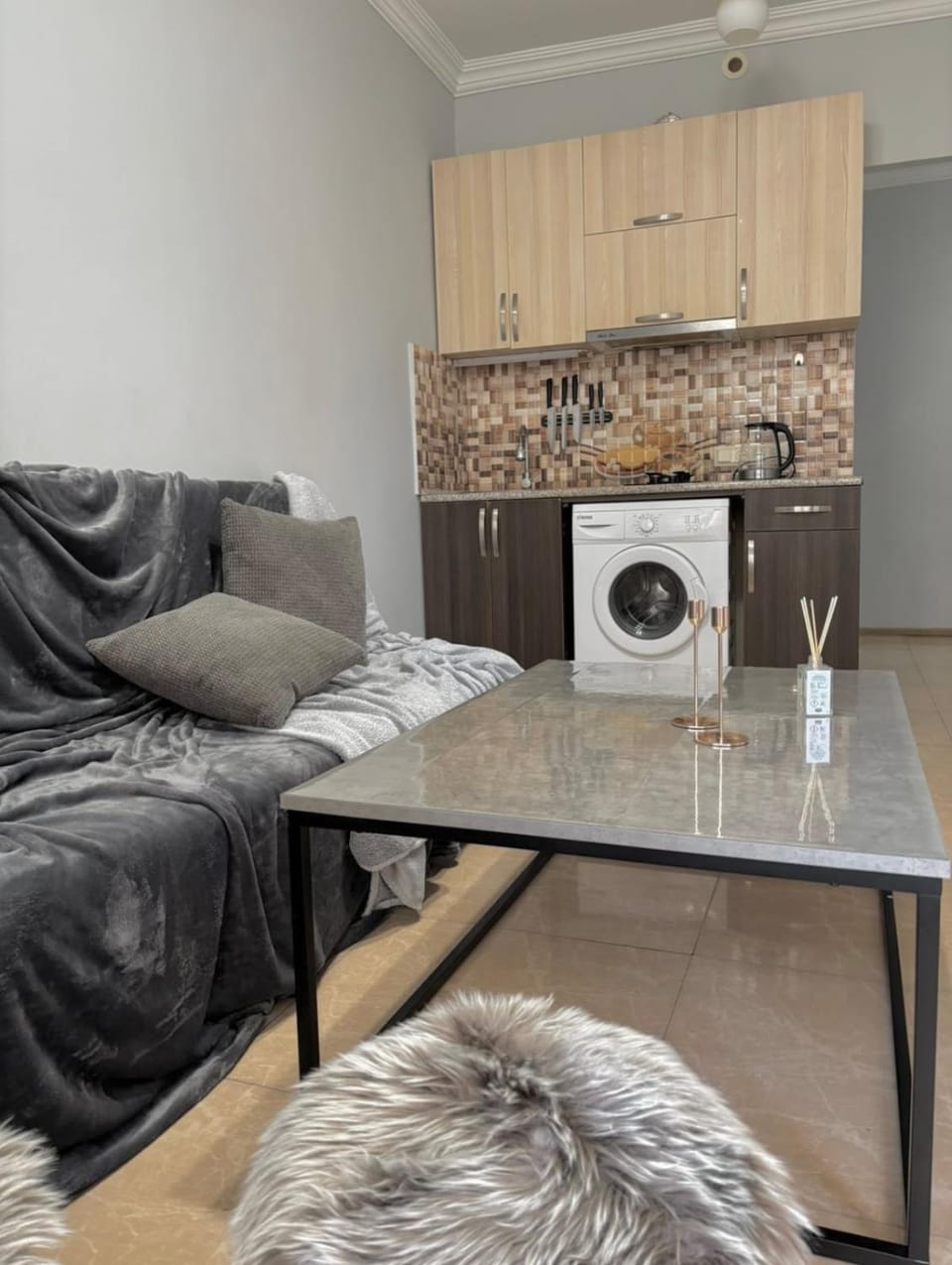 Kitchen or kitchenette, Living room, Seating area, Dining area, stove, washing machine