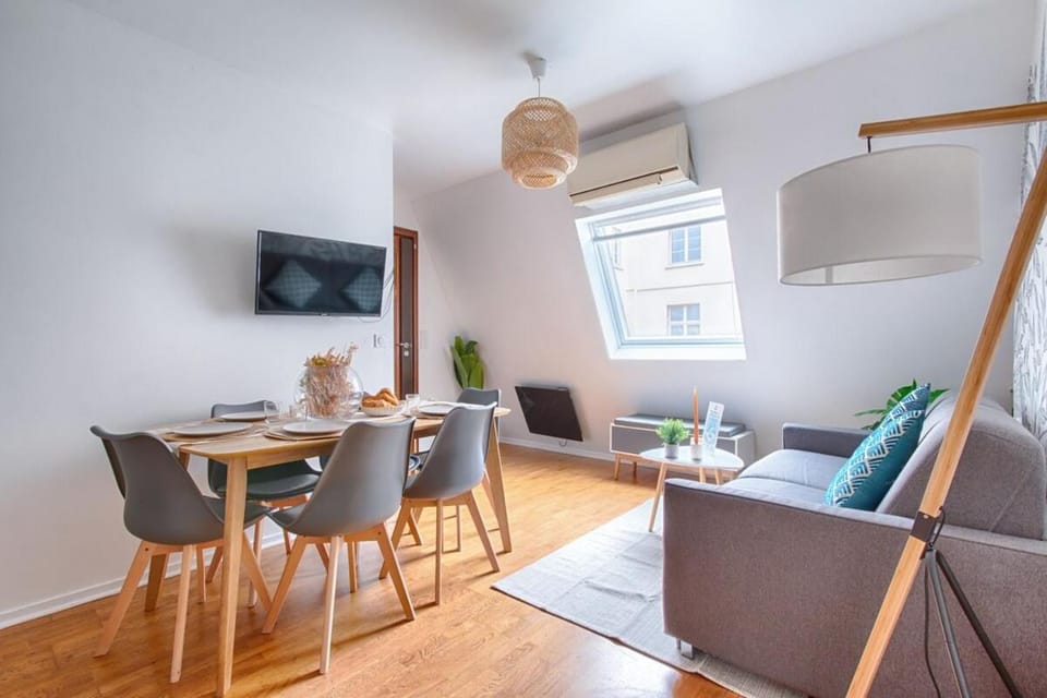 24 Madrid - Appartement Saint-Lazare 6P Apartment in Paris