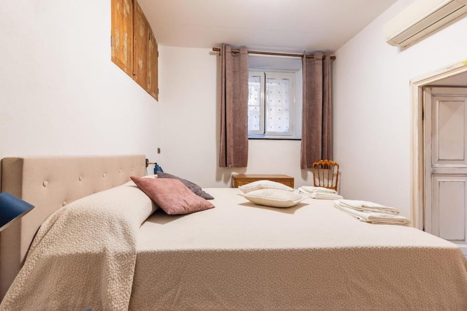 Experience Genoa-Traditional Home in Castelletto Apartment in Genoa