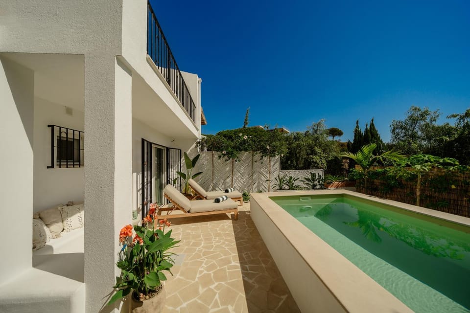 Patio, Day, Garden, Balcony/Terrace, Pool view, Swimming pool, sunbed