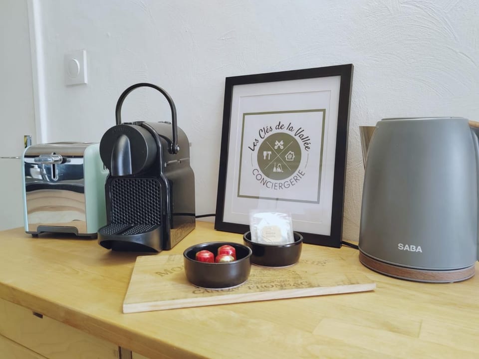 Coffee/tea facilities, stove, kitchen