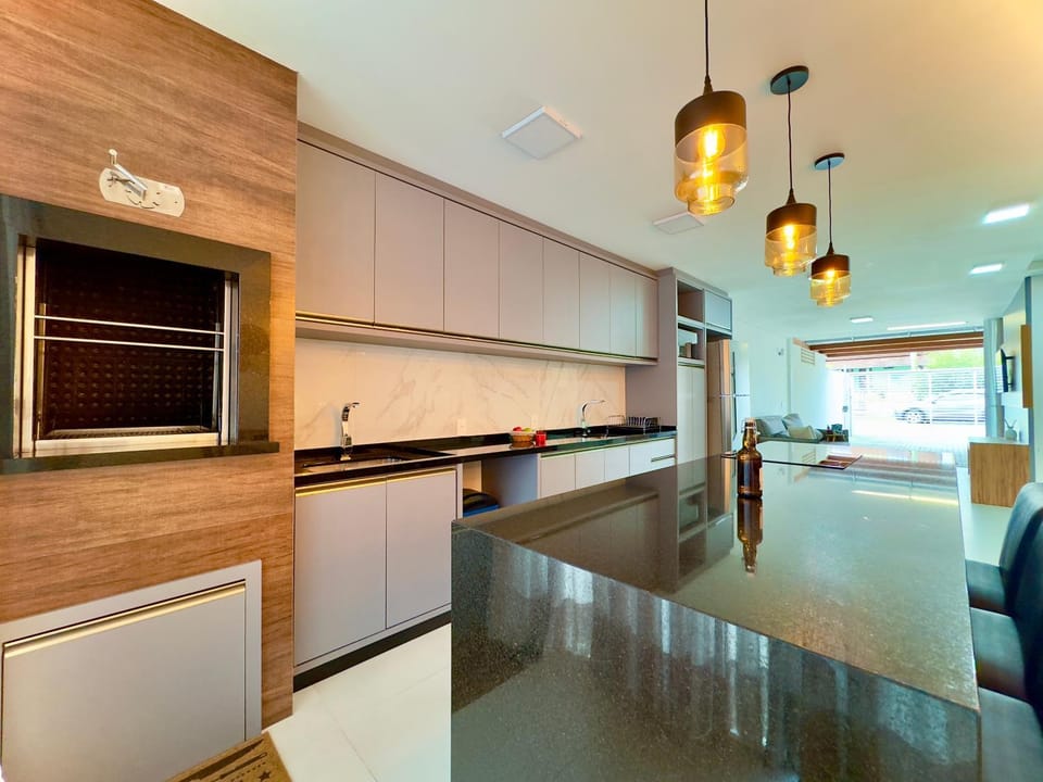 Kitchen or kitchenette, Dining area, oven, stove