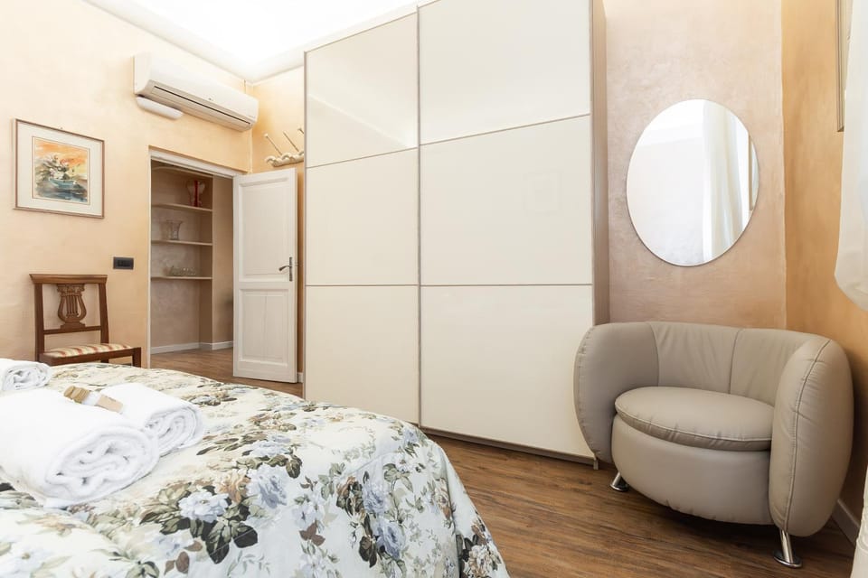 Bed, Photo of the whole room, Bedroom, wardrobe, air conditioner