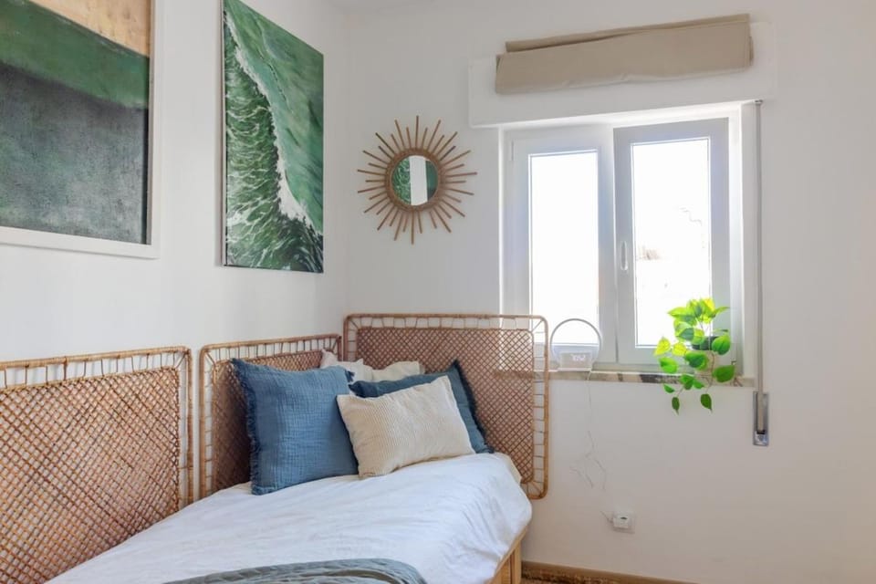 Casa Phoebe - NEW Renovated Burgau Apartment Sleeps 5 - Beach 1 min Apartment in Luz