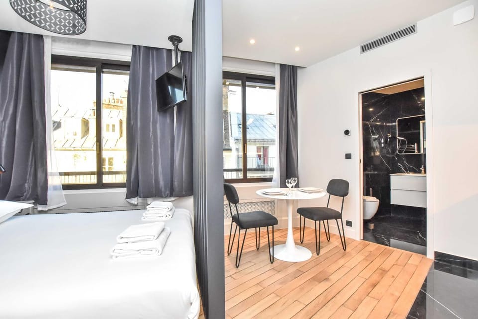 Dining area, Bedroom