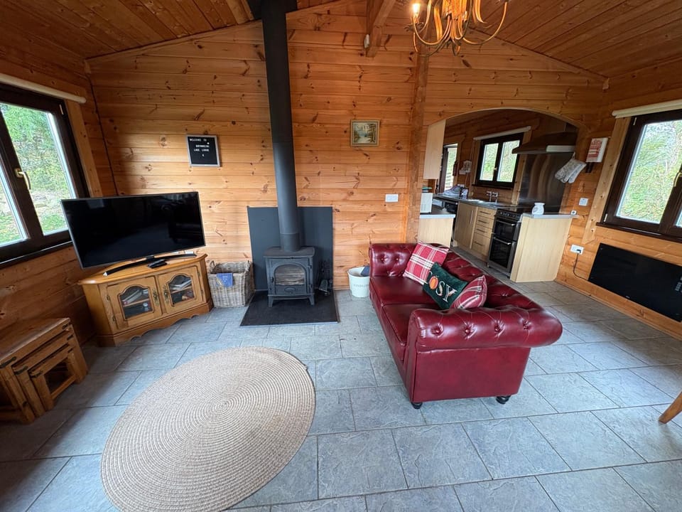 Brynmeini Lake Lodge Nature lodge in Clydau