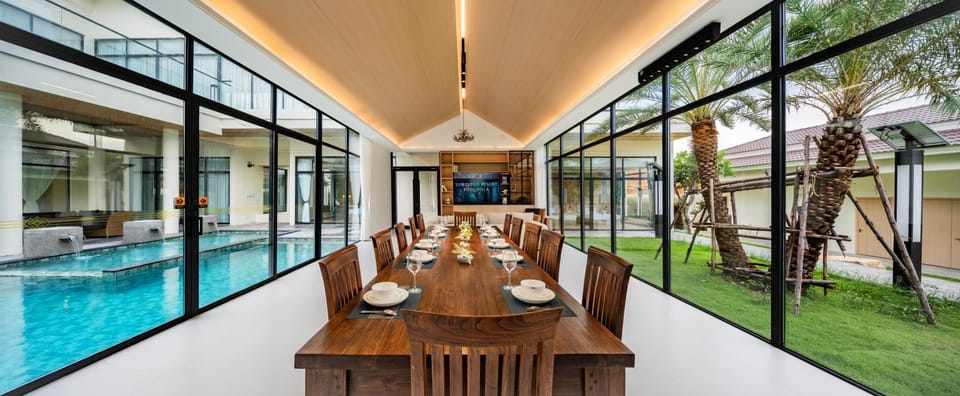 Restaurant/places to eat, TV and multimedia, Pool view