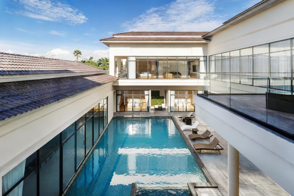 Property building, Day, View (from property/room), Balcony/Terrace, Pool view, Swimming pool, Swimming pool, sunbed