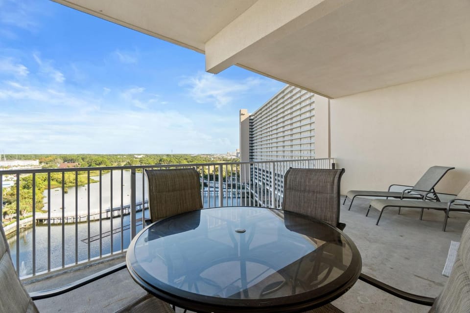 View (from property/room), Balcony/Terrace, Seating area