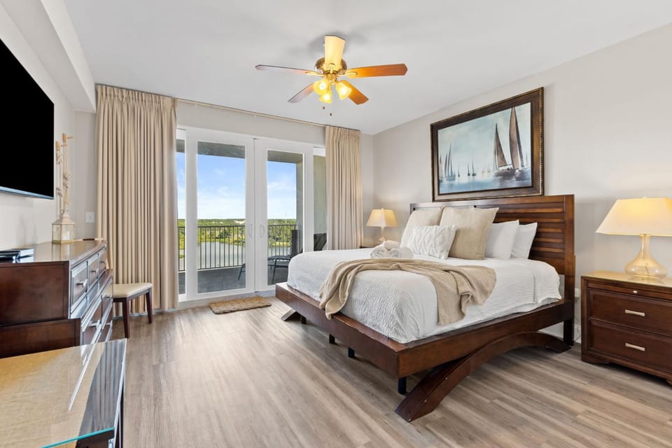 Bed, TV and multimedia, Bedroom