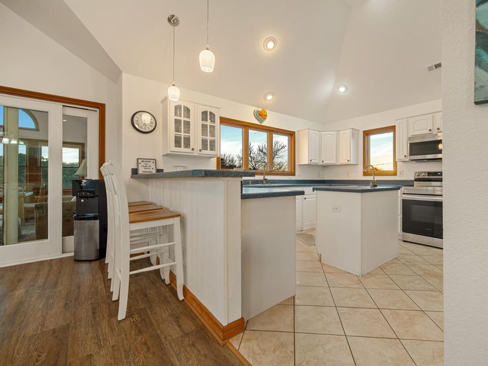 Leap of Faith - 4x4 Carova Beach, Canalfront, Private Dock, Pool, Hot Tub, Flex Stays House in Carova Beach