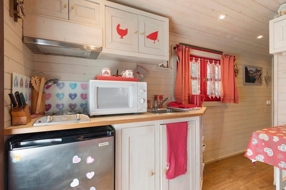Kitchen or kitchenette, Living room