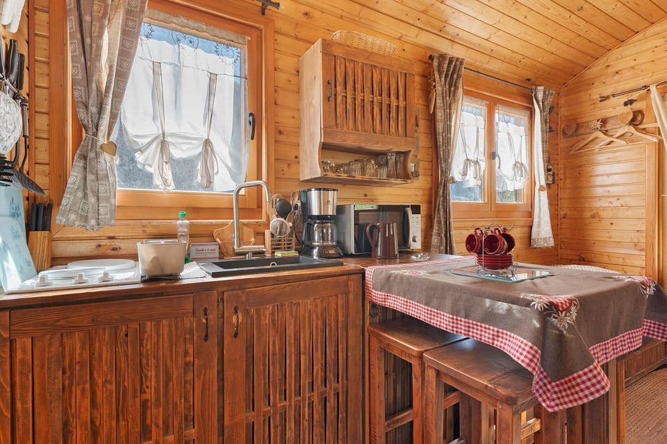 Kitchen or kitchenette, Living room