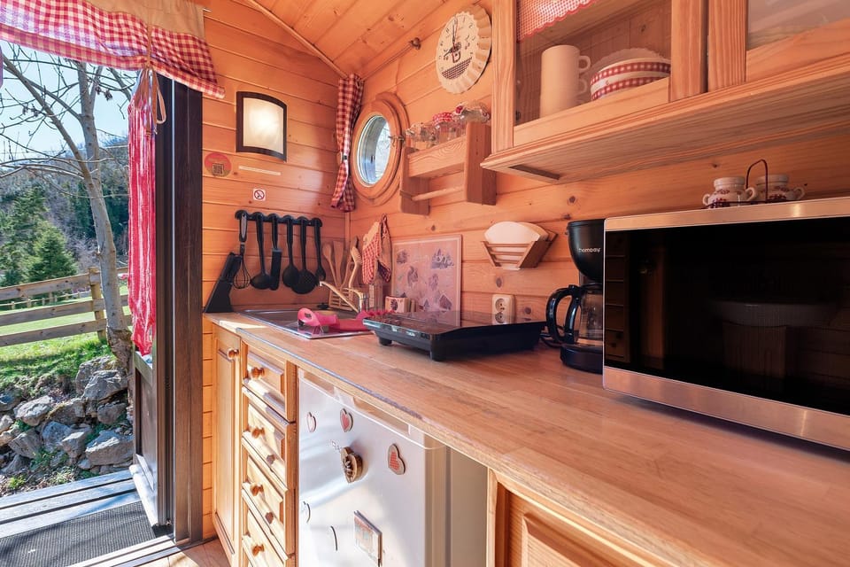 Kitchen or kitchenette, Living room