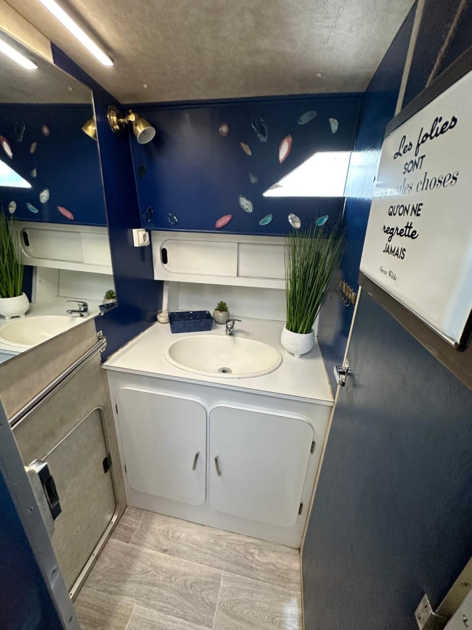 Aquareve-location Docked boat in Valence