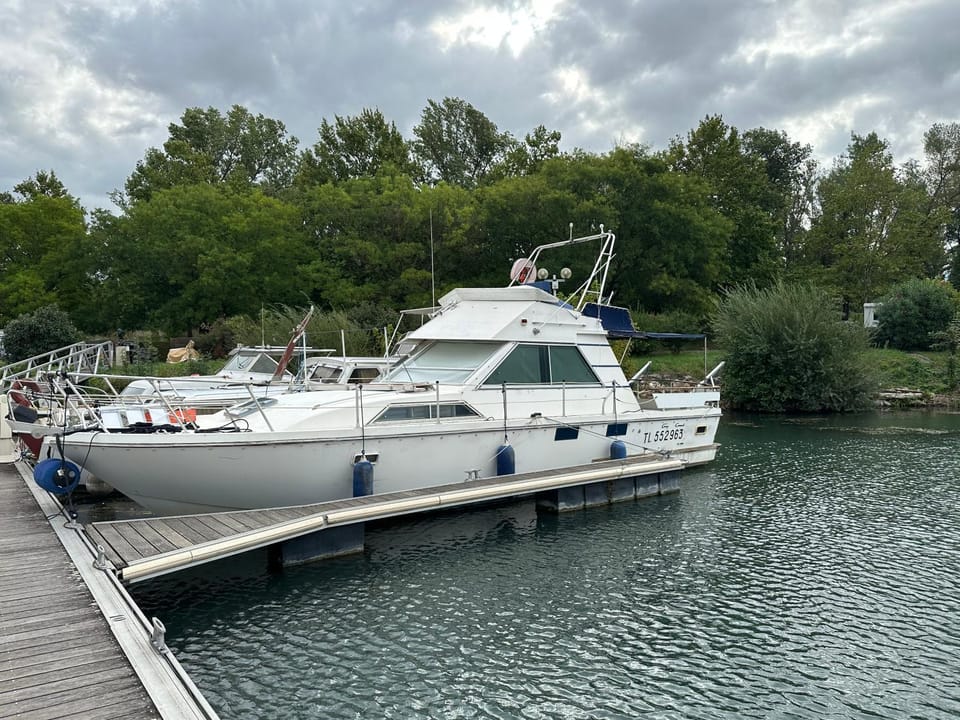 Aquareve-location Docked boat in Valence
