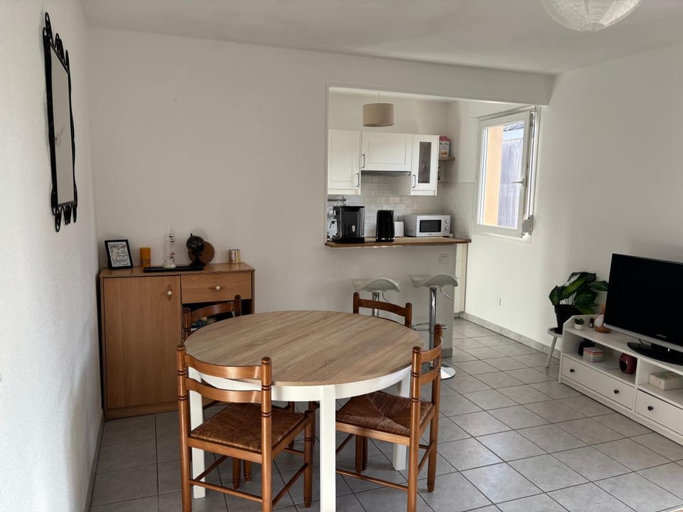 TV and multimedia, Coffee/tea facilities, Kitchen or kitchenette, Dining area, toaster