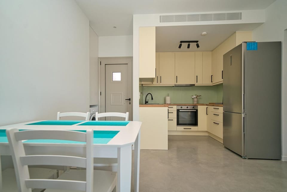 Dining area, dishwasher