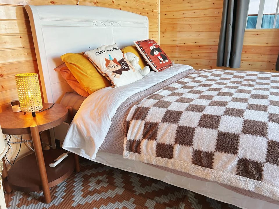 Valley view cabin in the woods on a farm Cabin in Dublin