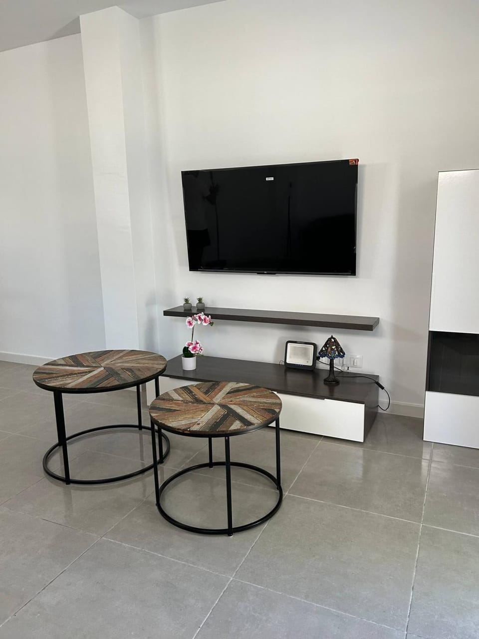 Communal lounge/ TV room, Living room