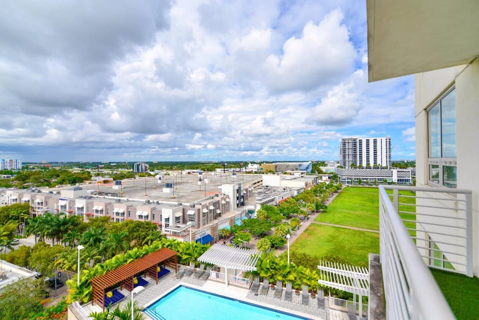 Bird's eye view, Balcony/Terrace, City view, Pool view