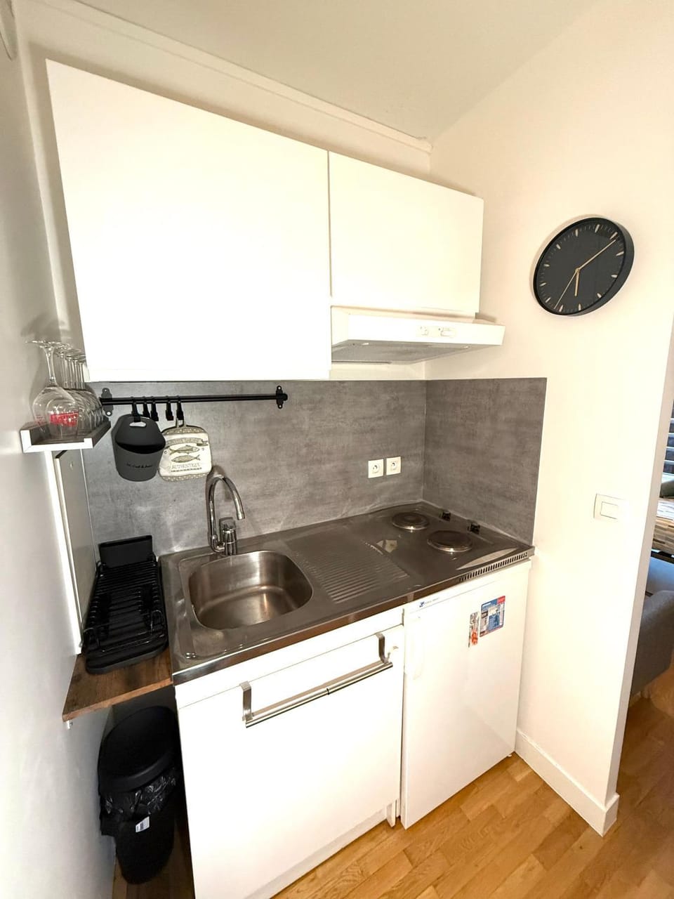 Kitchen or kitchenette, oven, pet friendly, stove