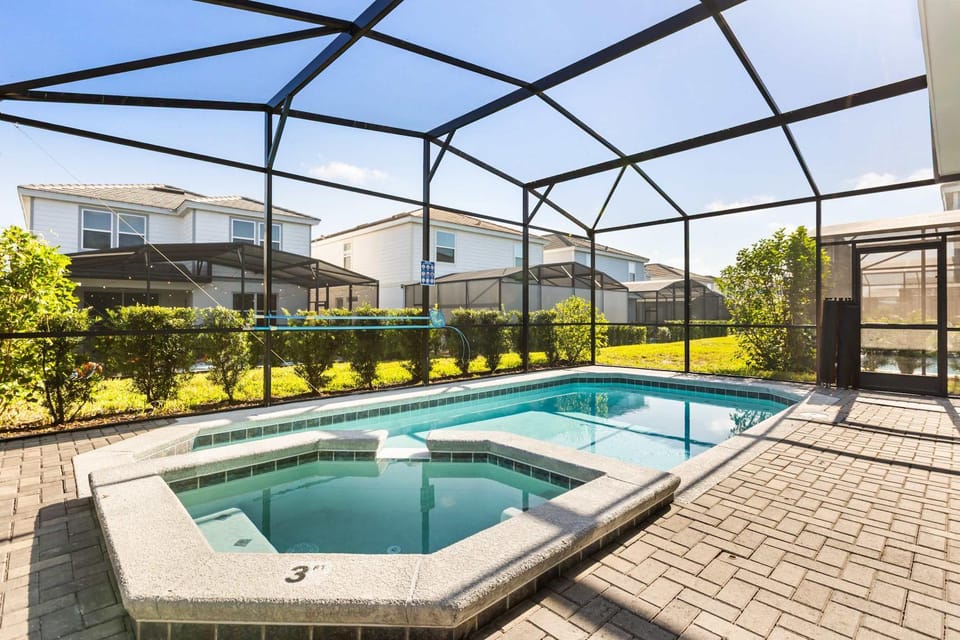 Family Fun Villa w Pool Hot Tub & Game Room House in Four Corners