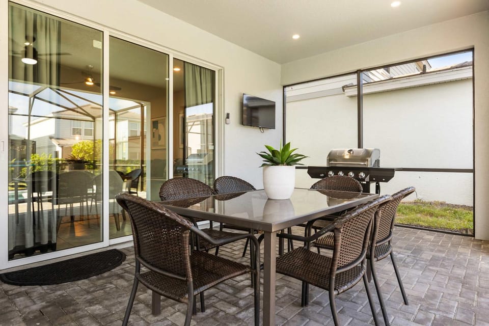 Family Fun Villa w Pool Hot Tub & Game Room House in Four Corners