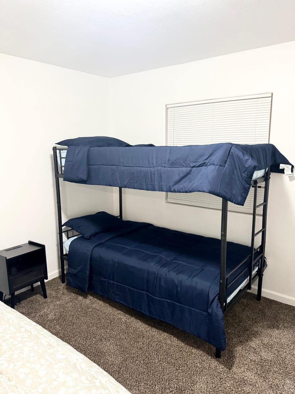LRG 1600sqft 4room 2 bath in a quiet neighborhood House in Bakersfield