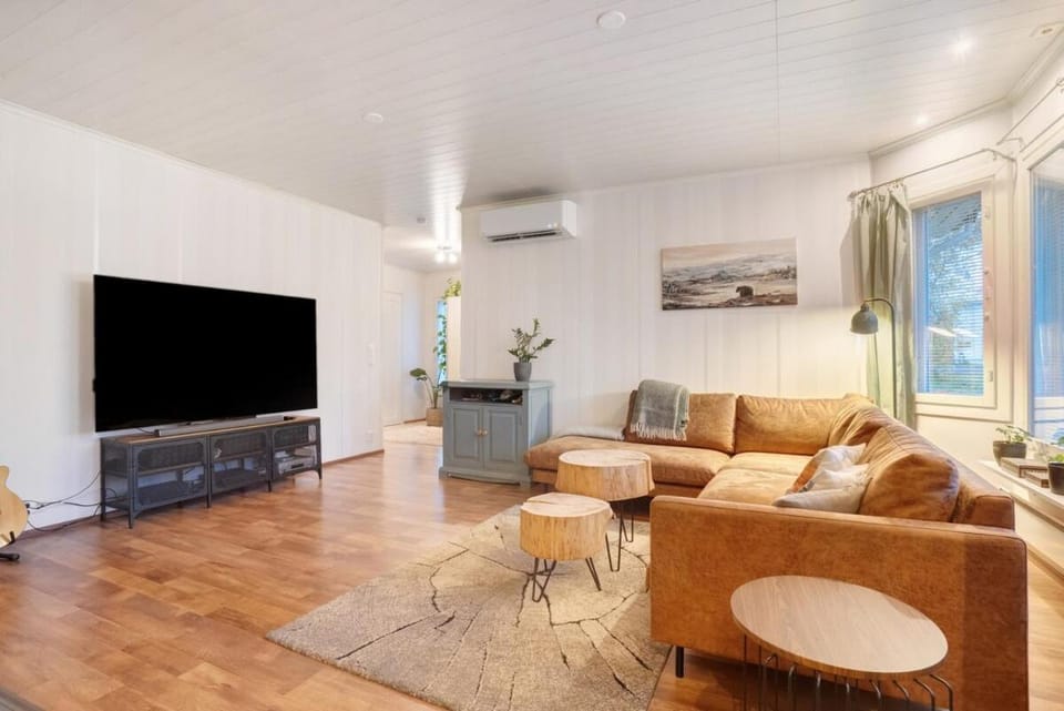 TV and multimedia, Seating area
