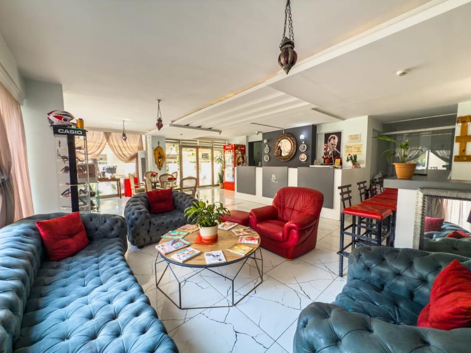 Communal lounge/ TV room, Lobby or reception