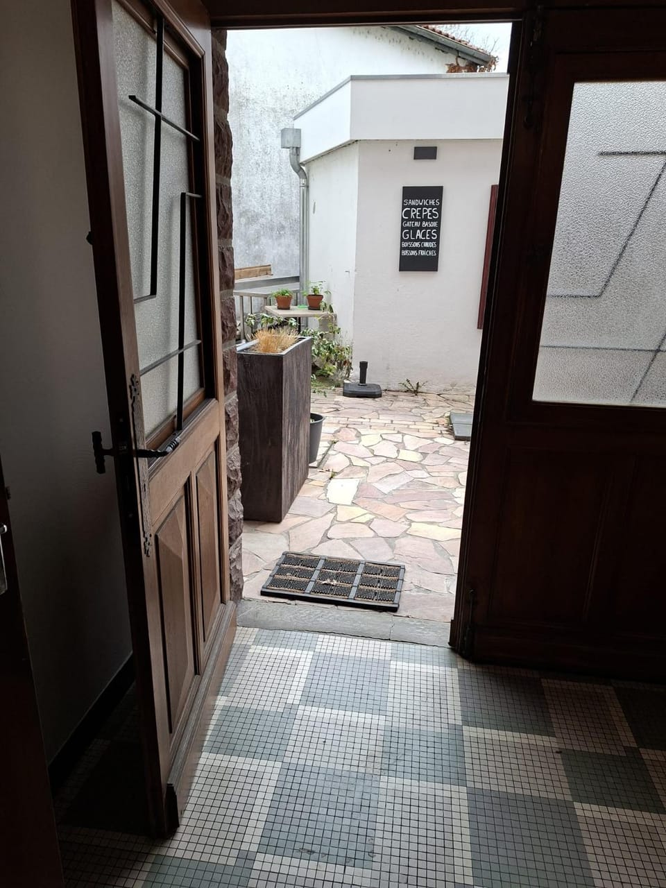 Facade/entrance
