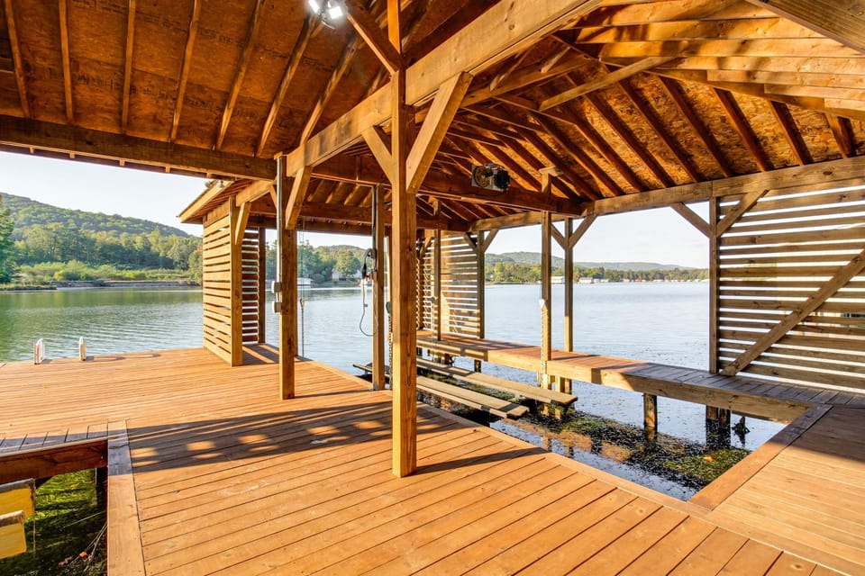 < 1 Mi to Boat Launch: Home w/ Dock in Scottsboro House in Alabama