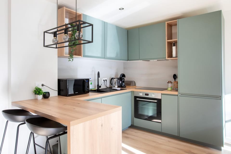 Kitchen or kitchenette, dishwasher, oven, stove