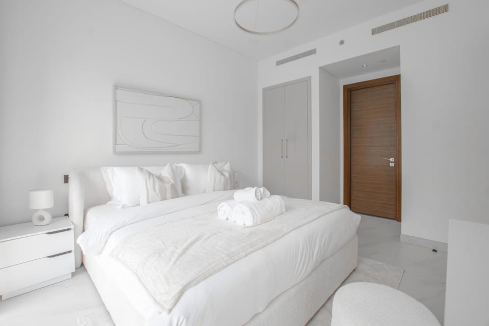 Bed, Photo of the whole room, Bedroom, towels, wardrobe