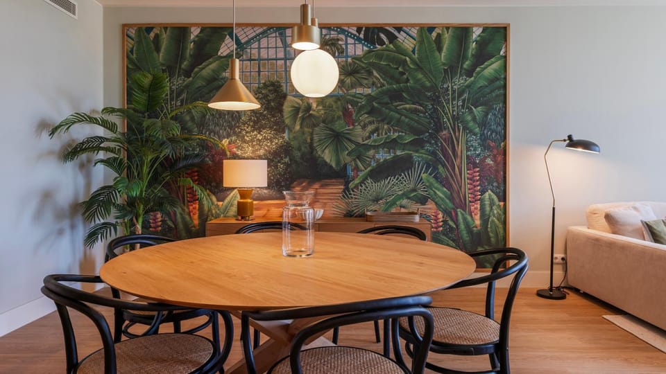 Seating area, Dining area