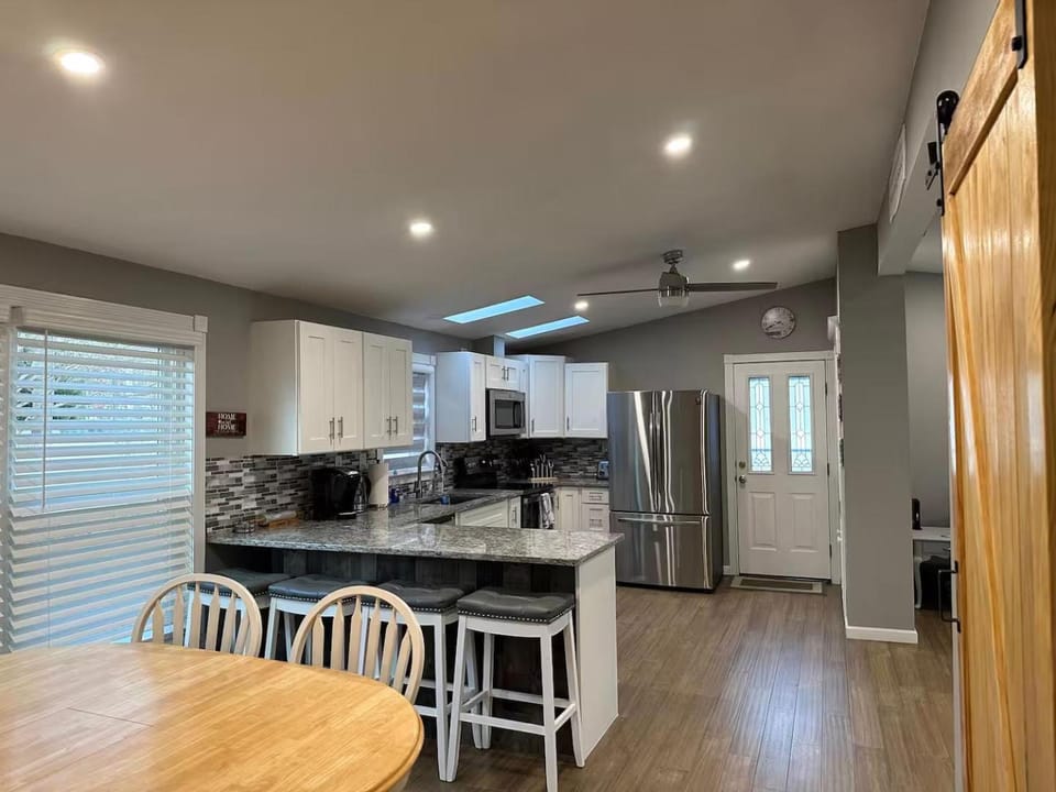 Kitchen or kitchenette, Dining area, dishwasher, oven, stove, toaster