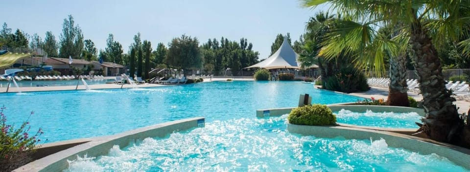 Hot Tub, Swimming pool, Swimming pool